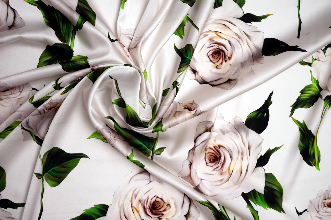 jedwab w białe róże